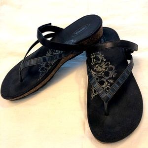 Black Aetrex Flip Flops